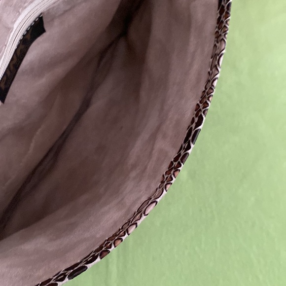 Snake print clutch bag , man made material never used from smoking free home. - Picture 9 of 9